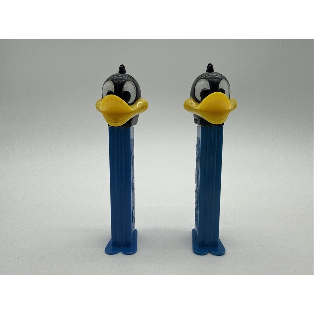2- 78 Daffy Duck PEZ DISPENSER With Feet  Blue Base Warner Bros VTG Looney Tunes